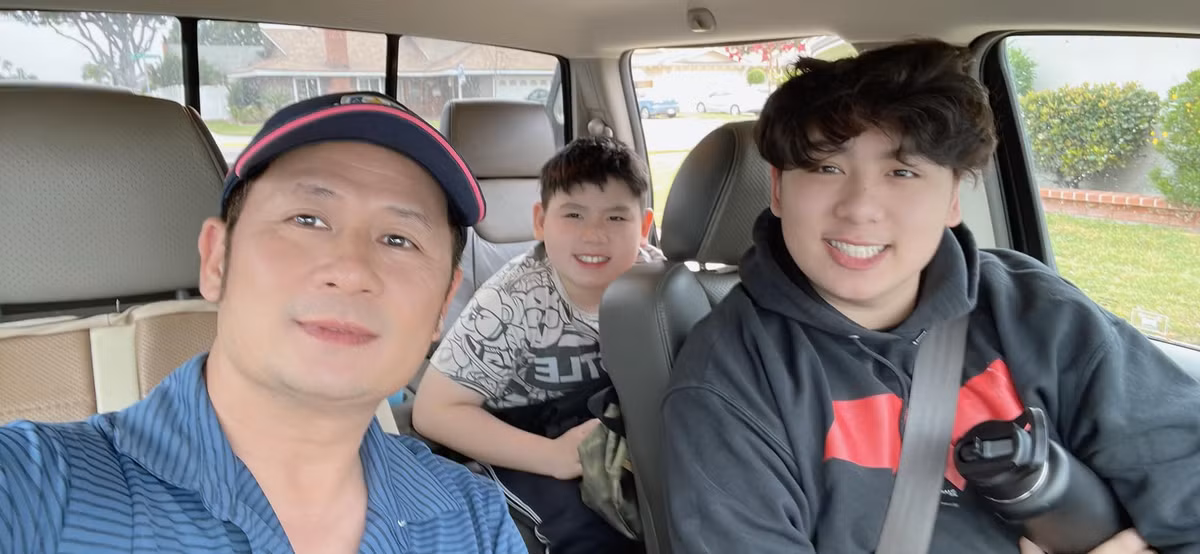 Xuan Bac hiem hoi dang anh ben 3 con trai, Hong Diem dao pho-Hinh-10