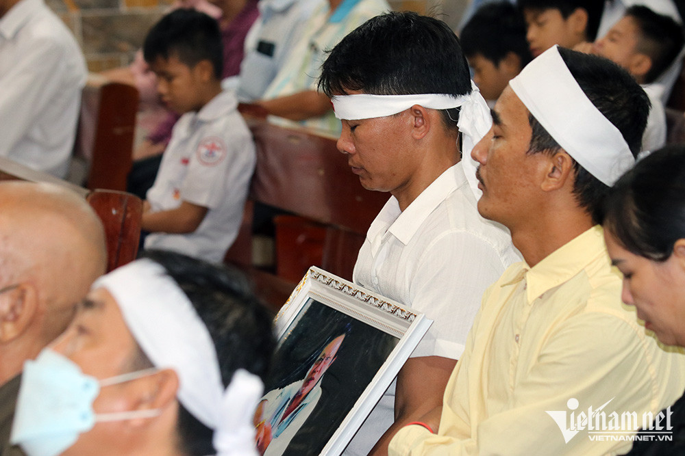 Đám tang lặng lẽ của nhạc sĩ Vinh Sử - Hình 17 Dam tang lang le cua nhac si Vinh Su-Hinh-17