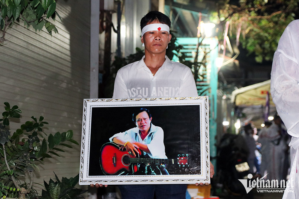 Đám tang lặng lẽ của nhạc sĩ Vinh Sử - Hình 11 Dam tang lang le cua nhac si Vinh Su-Hinh-11