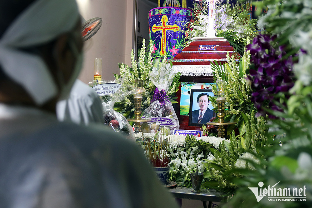 Đám tang lặng lẽ của nhạc sĩ Vinh Sử - Hình 5 Dam tang lang le cua nhac si Vinh Su-Hinh-5