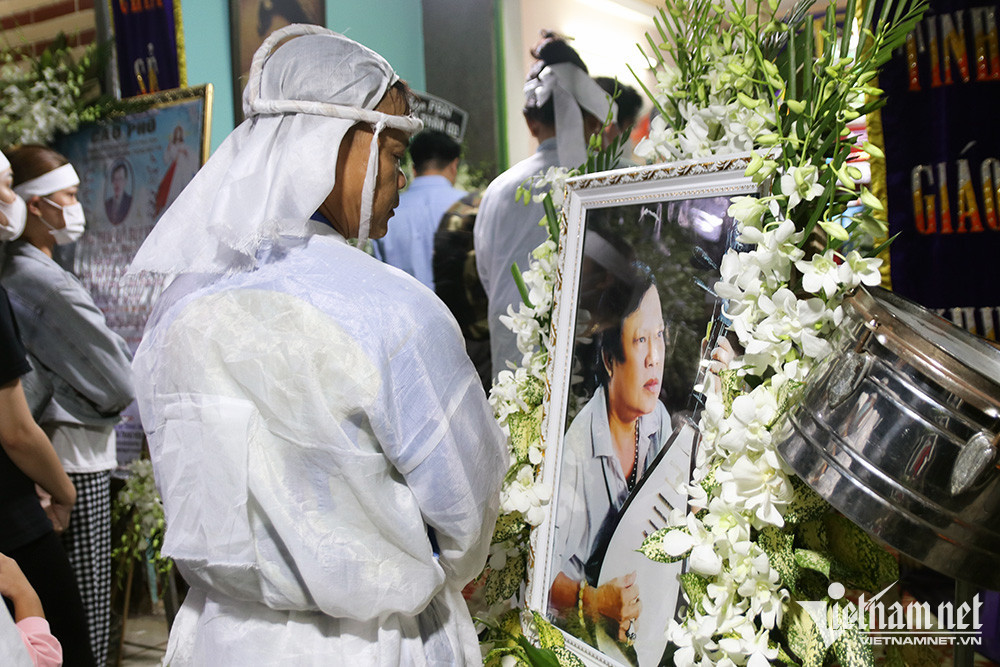 Đám tang lặng lẽ của nhạc sĩ Vinh Sử - Hình 3 Dam tang lang le cua nhac si Vinh Su-Hinh-3