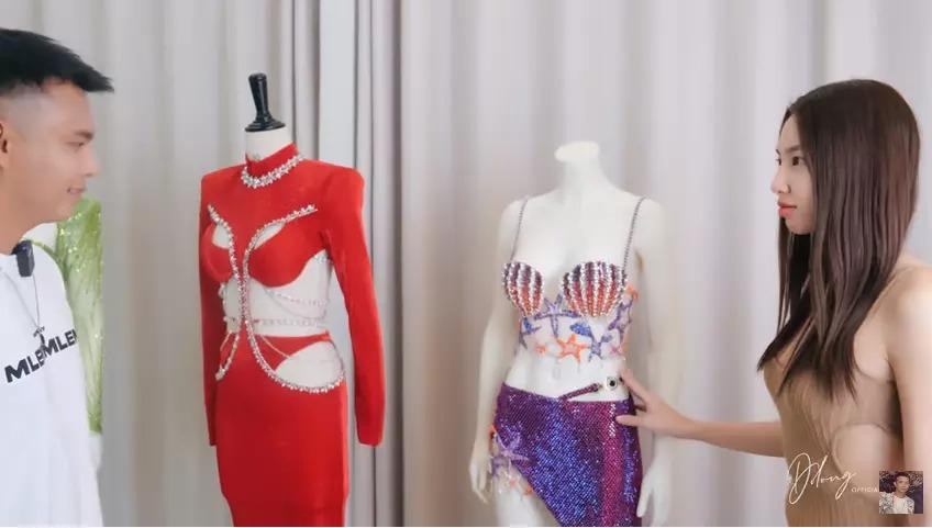 Tuy nhiên người đầu tiên được mặc chiếc váy "nàng tiên cá" này lại chính là Hoa hậu Thùy Tiên. Cô từng mặc trong buổi thử đồ trước khi sang Nam Mỹ.