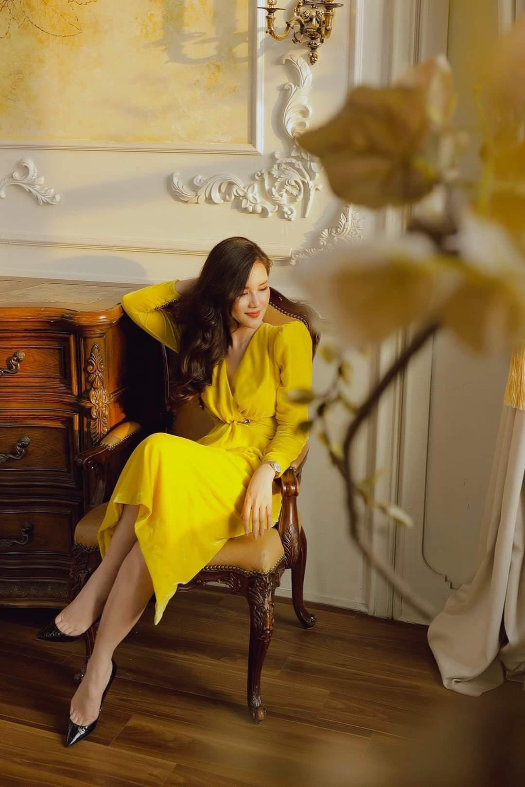 Vẻ đẹp dịu dàng của MC Huyền Châu.