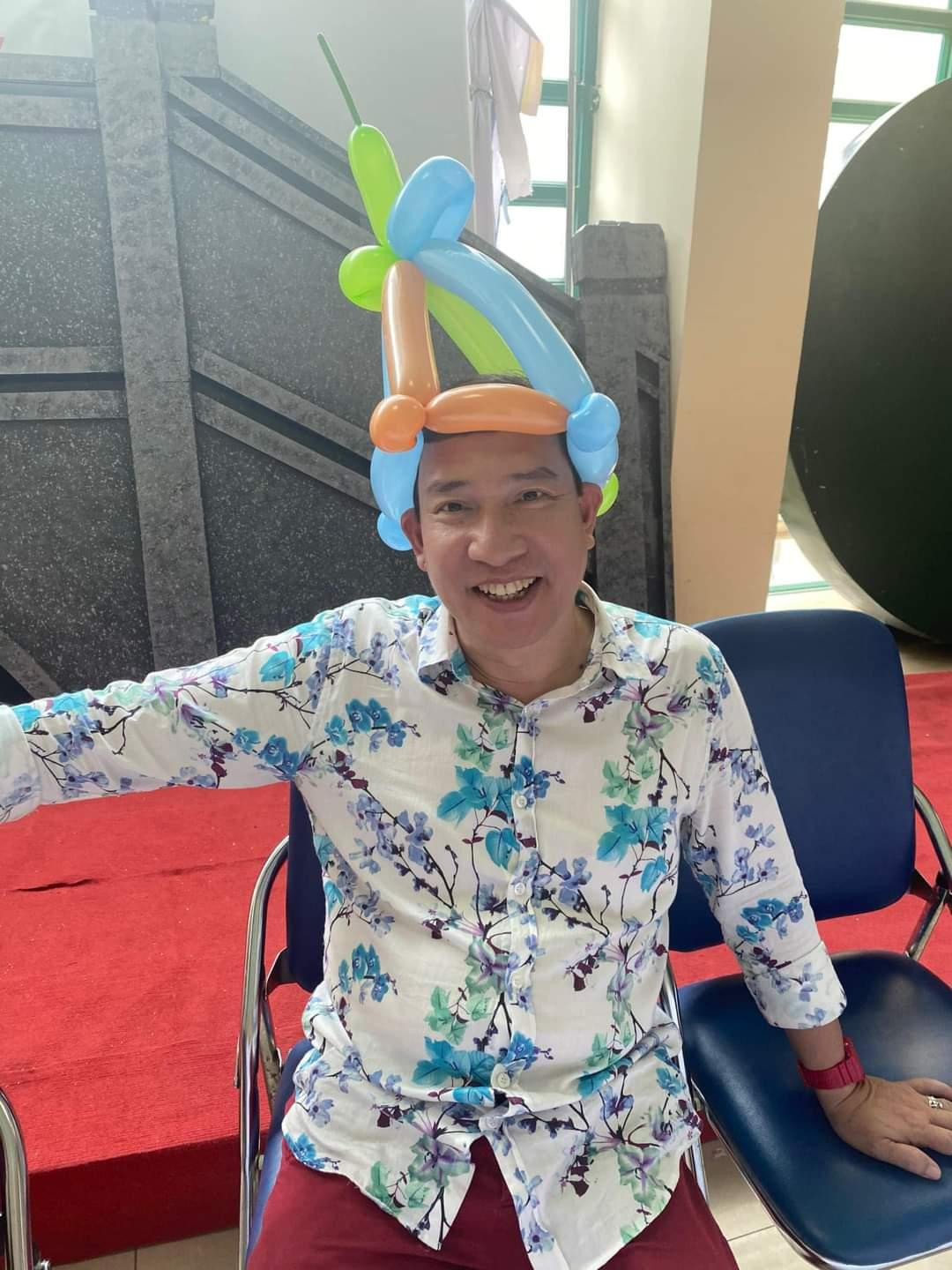 br/> Từ ngày chuyển về Nhà hát Kịch Hà Nội công tác, NSƯT Quang Thắng "chịu khó" xuất hiện trên trang cá nhân kèm những hình ảnh hài hước.