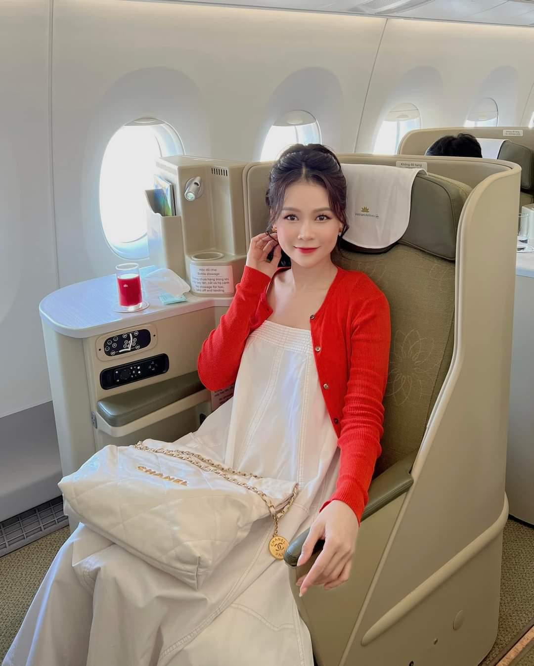 Sam khoe mình trông như củ cà rốt khi đi làm.