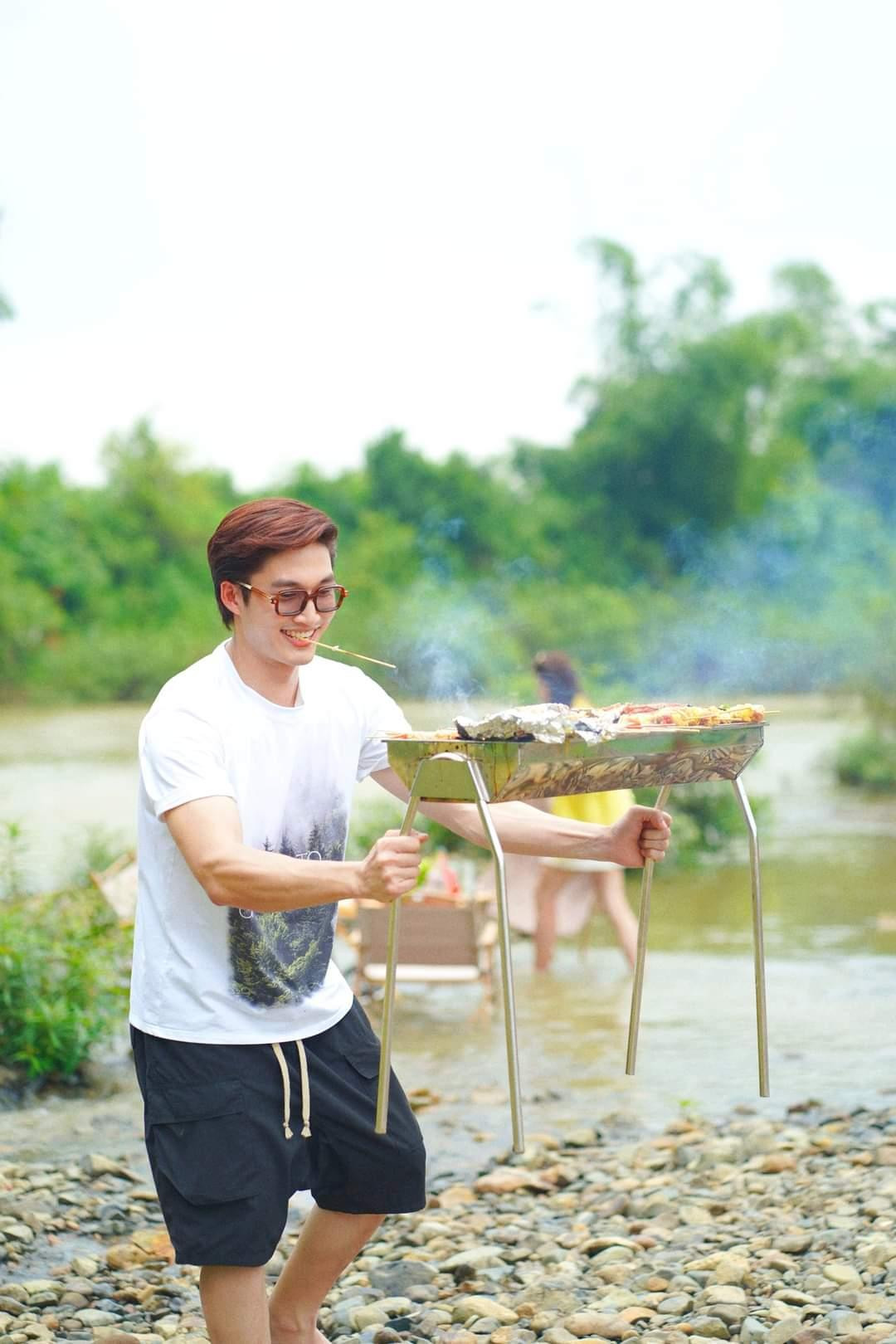 Đình Tú có chuyến picnic đáng nhớ cùng bạn bè.