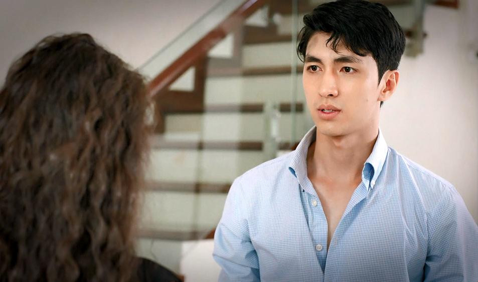 Trong 'Gara hạnh phúc' sắp lên sóng VTV, Bình An vào vai Quân và cũng cặp kè với nữ giám đốc Cẩm Khê đã có chồng nhưng sexy và giàu có do Diễm Hương thủ vai.