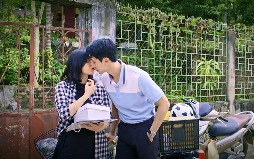 Nam diễn viên chia sẻ có cảnh hôn Quỳnh Kool anh phải thực hiện tới 2 tiếng đồng hồ mới hoàn thành. Quỳnh Kool khen ngợi bạn diễn: "Anh An với tôi có nhiều cảnh hôn nhưng vì anh An có kinh nghiệm dày dặn nên tôi không có gì lo lắng cả. Tôi còn nói môi anh An rất ngọt".