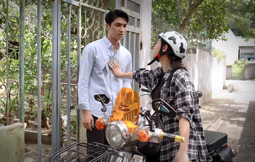 Bình An nói thêm: "Với vai diễn này mình sẽ là con sói trong cuộc chơi chứ không còn là con gà bị lùa vào chuồng nữa". Cũng chính vì đánh đổi danh dự vì tiền nên Quân đã bị Sơn Ca quay lưng.