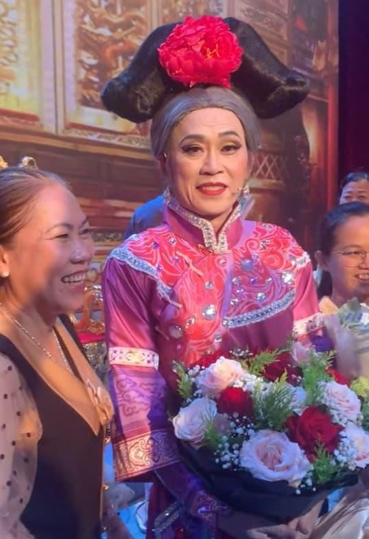 à vai phản diện Dung Ma Ma trong tuồng cổ "Hoàn Châu Cách Cách".