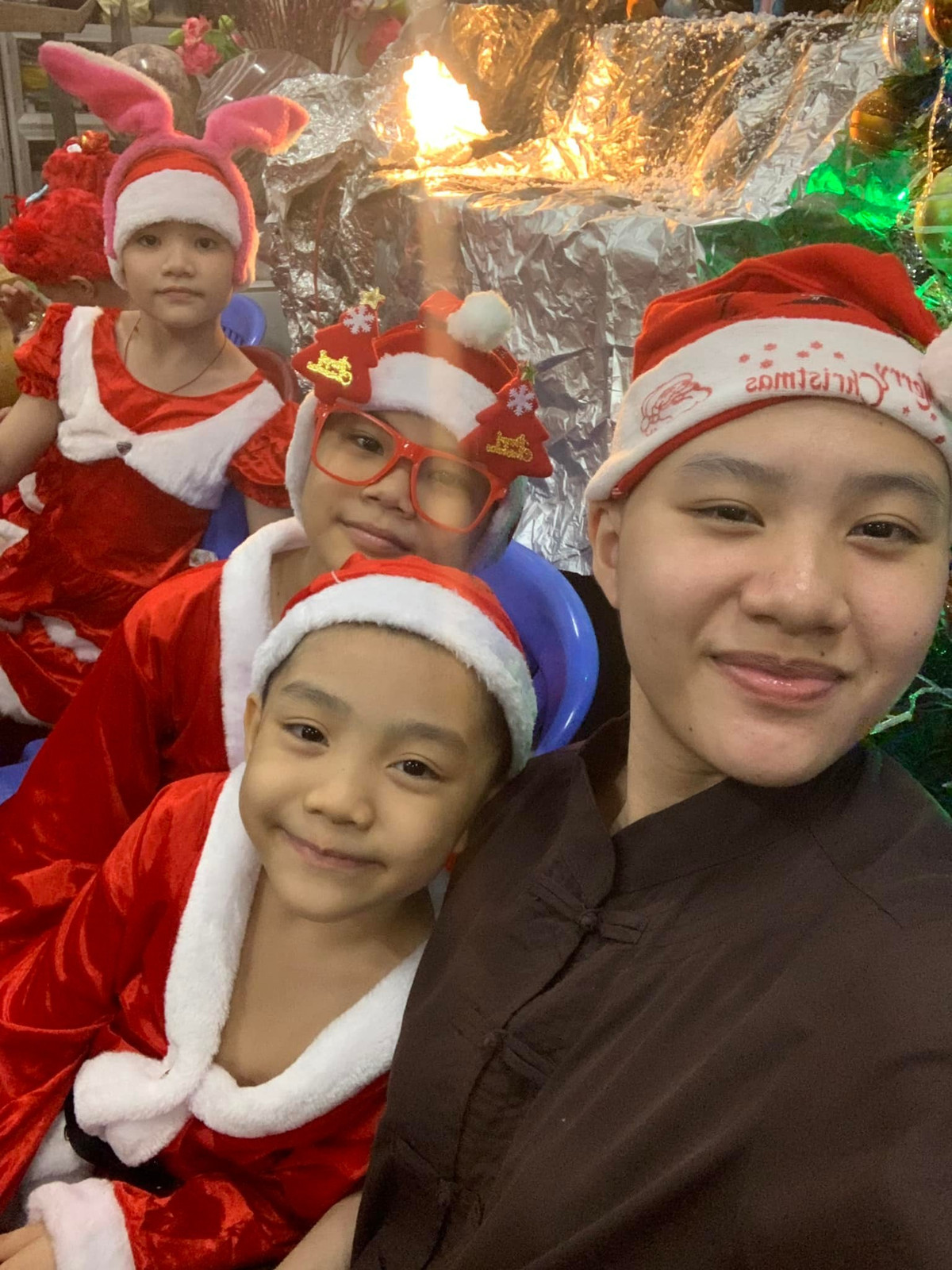 Trên trang cá nhân, Huyền Trân thường đăng hình ảnh, nội dung tích cực về quan điểm sống và các em bé đang sống trong cơ sở này.