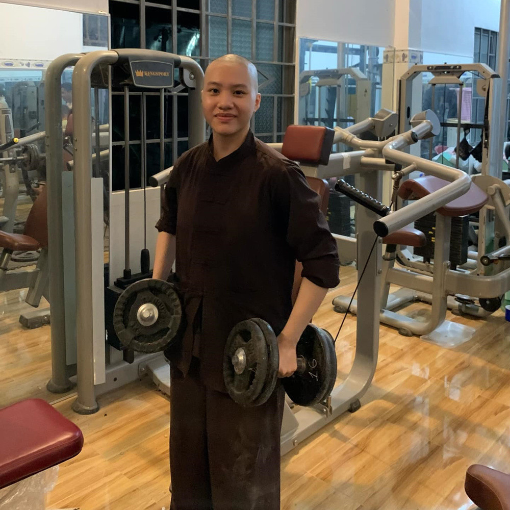 Năm 2018, Huyền Trân thi Giọng hát Việt nhưng dừng chân ngay từ vòng ngoài. Từ đó đến nay, cái tên Huyền Trân hầu như không xuất hiện trong showbiz nữa. 