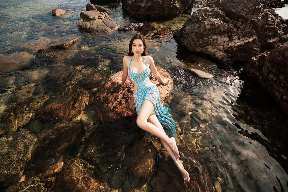 uy nhiên, ở một địa hình "khó nhằn" như thế này, sự thể hiện của Thùy Tiên thực sự xuất sắc ngoài mong đợi.