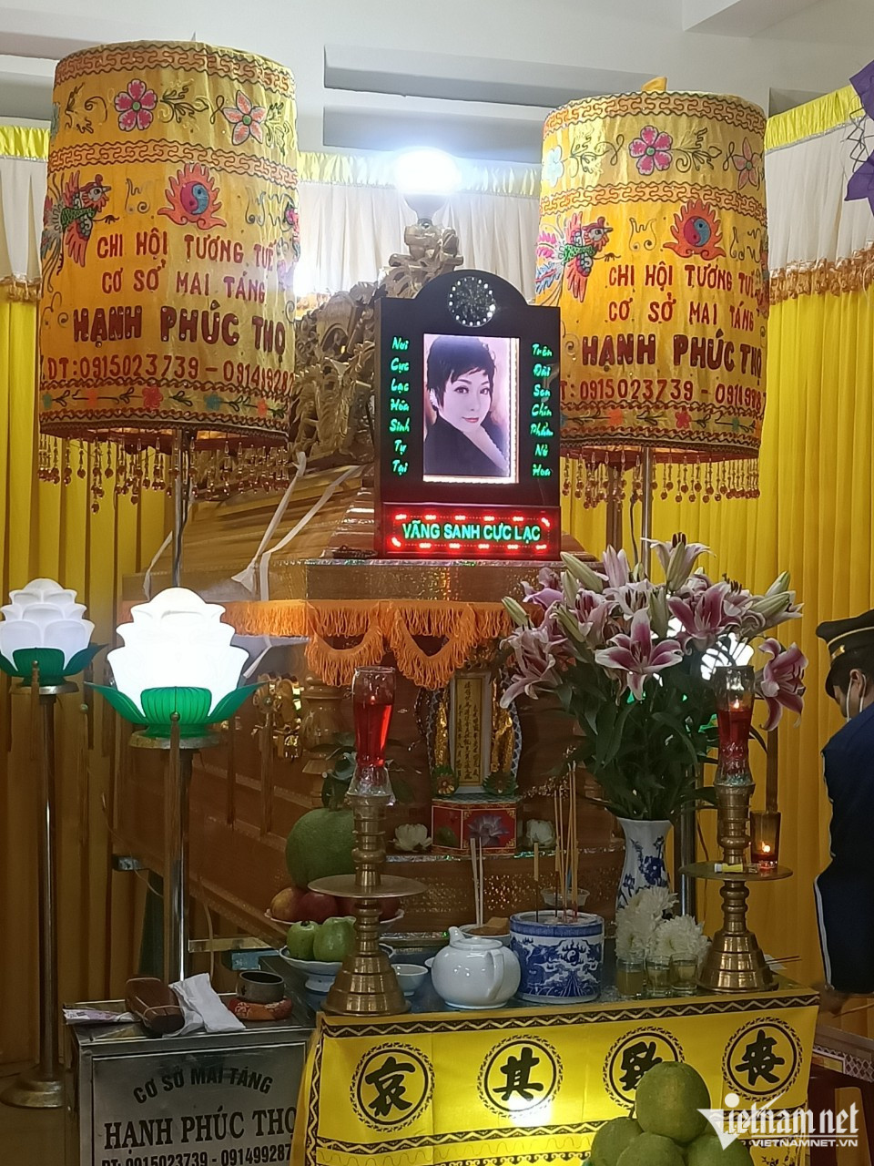 Nữ ca sĩ cũng từng chia sẻ, giữa âm nhạc và sinh mạng, Hà Lan Phương sẽ chọn tiếng hát: “Tôi đứng trên sân khấu ngày hôm nay, tôi sẽ hát như chưa bao giờ được hát. Tôi chỉ quan tâm, mình được đứng ở đây và được hát với những người mà tôi rất yêu thương và kính nể".