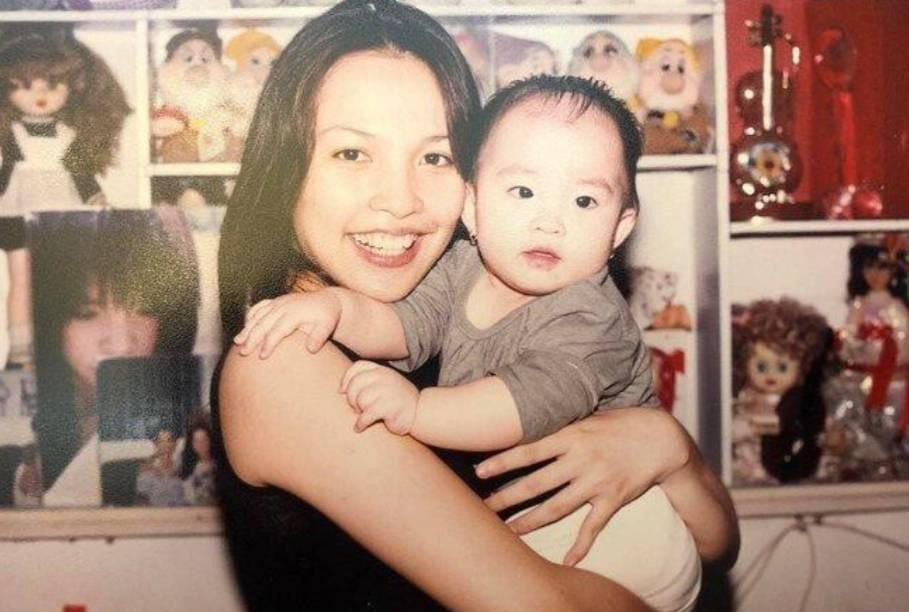 guyễn Hiền Gia Bảo tên thân mật Tí Nị, là con gái đầu lòng của ca sĩ Hiền Thục và nhạc sĩ Tuấn Thăng. Sau đổ vỡ, giọng ca "Yêu Dấu Theo Gió Bay" trở thành mẹ đơn thân.