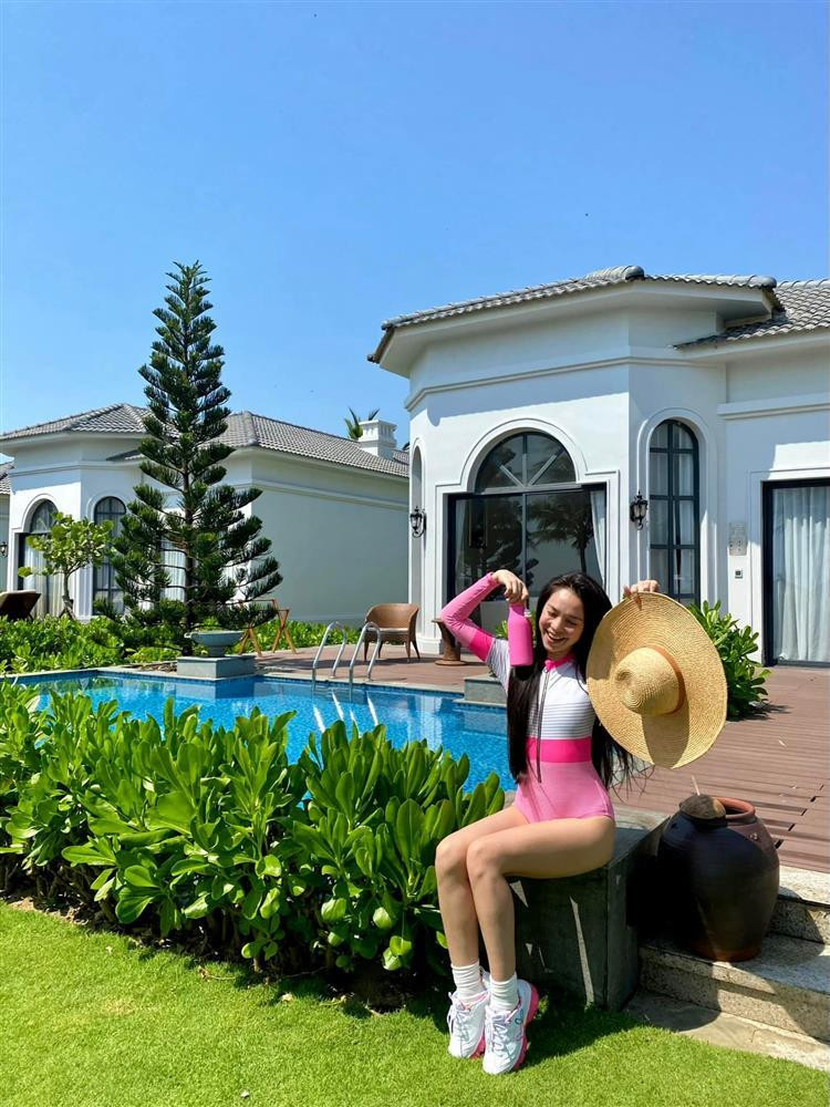 uy nhiên nếu so với mẹ Hiền Thục thì khó mà đọ nổi về độ "xì tin".