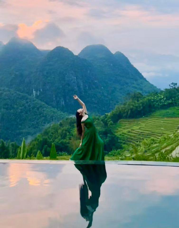 Trải qua 2 lần sinh nở, con gái đều đã lớn song Dạ Thảo vẫn giữ vóc dáng đáng mơ ước.