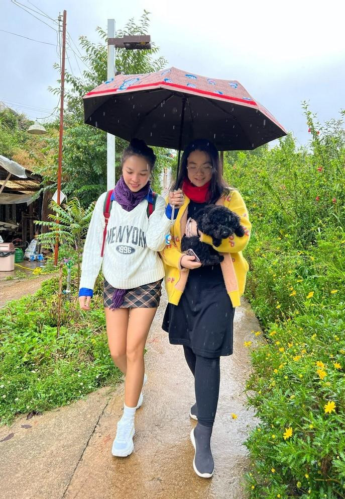 Hoa hậu Diễm Hương, nghệ sĩ Lê Giang nhan sắc khác lạ - Hình 9 Hoa hau Diem Huong, nghe si Le Giang nhan sac khac la-Hinh-9