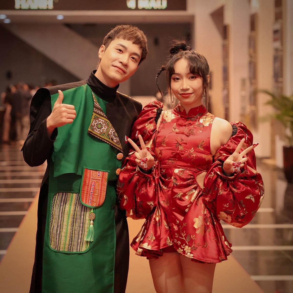 Phạm Anh Duy thân thiết bên Mỹ Anh.