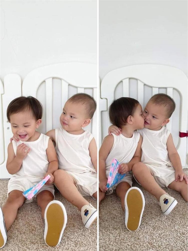 ẫu quần áo đồng điệu tạo tinh thần gắn kết cho cặp song sinh nhà Hồ Ngọc Hà.