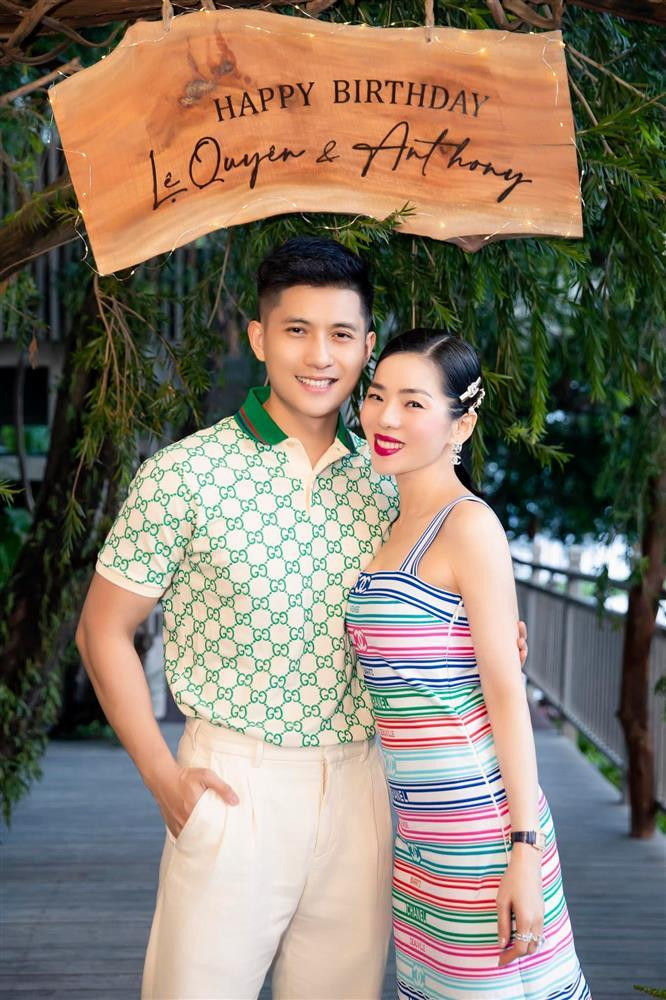 Theo tiết lộ từ Lệ Quyên, để giữ được ngoại hình gọn gàng, vòng eo nhỏ nhắn, ngoài luyện tập thể dục thì cô còn phải tuân thủ quy tắc không ăn nhiều tinh bột, chỉ ăn để đủ dinh dưỡng. Bạn gái Lâm Bảo Châu cũng duy trì việc nghỉ ngơi đủ, không để cho cơ thể mệt mỏi quá nhiều.