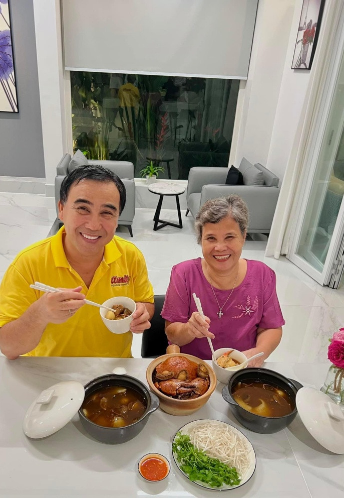 Diva Hong Nhung hiem hoi dang anh ben ban trai Tay-Hinh-3