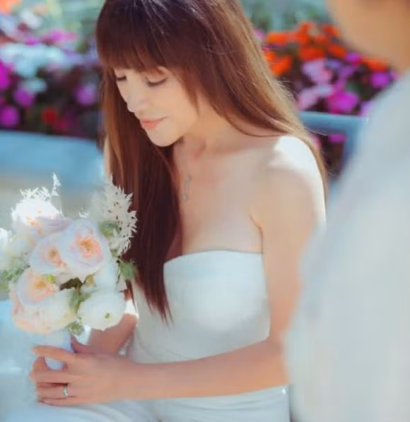 Hiện tại, cuộc hôn nhân tràn ngập màu hồng của cả 2 vẫn luôn được dân tình ngưỡng mộ hết cỡ.