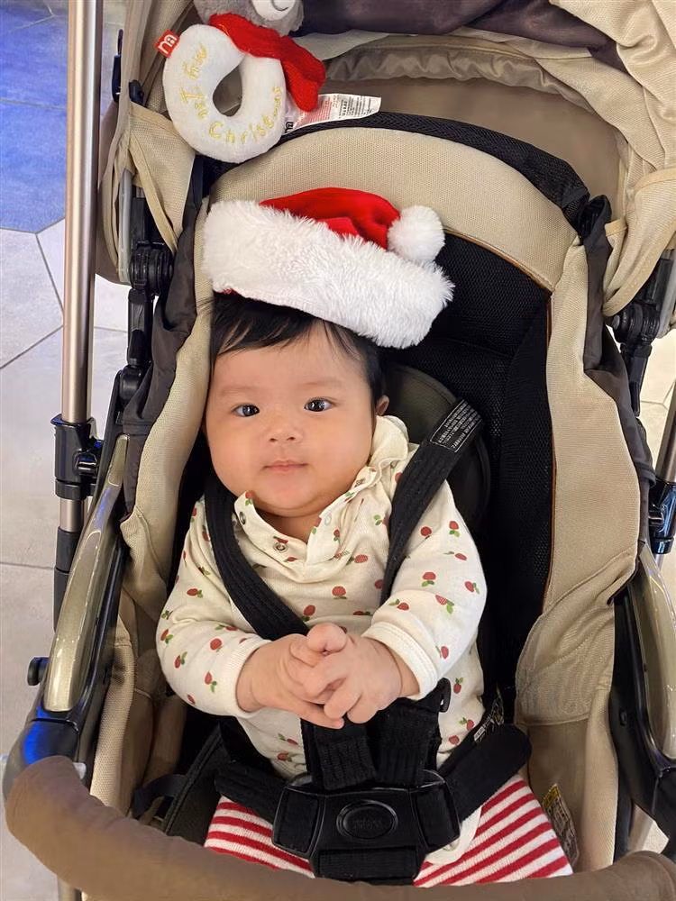 Truong My Nhan cong khai con gai 2 tuoi, ai nay ngo ngang-Hinh-7