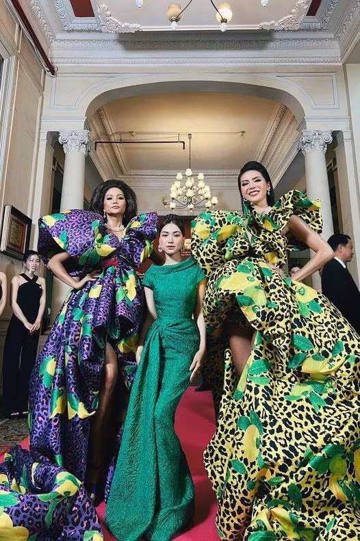 Hack chieu cao 1m80, Hoa Minzy cung chi toi nach 2 my nhan