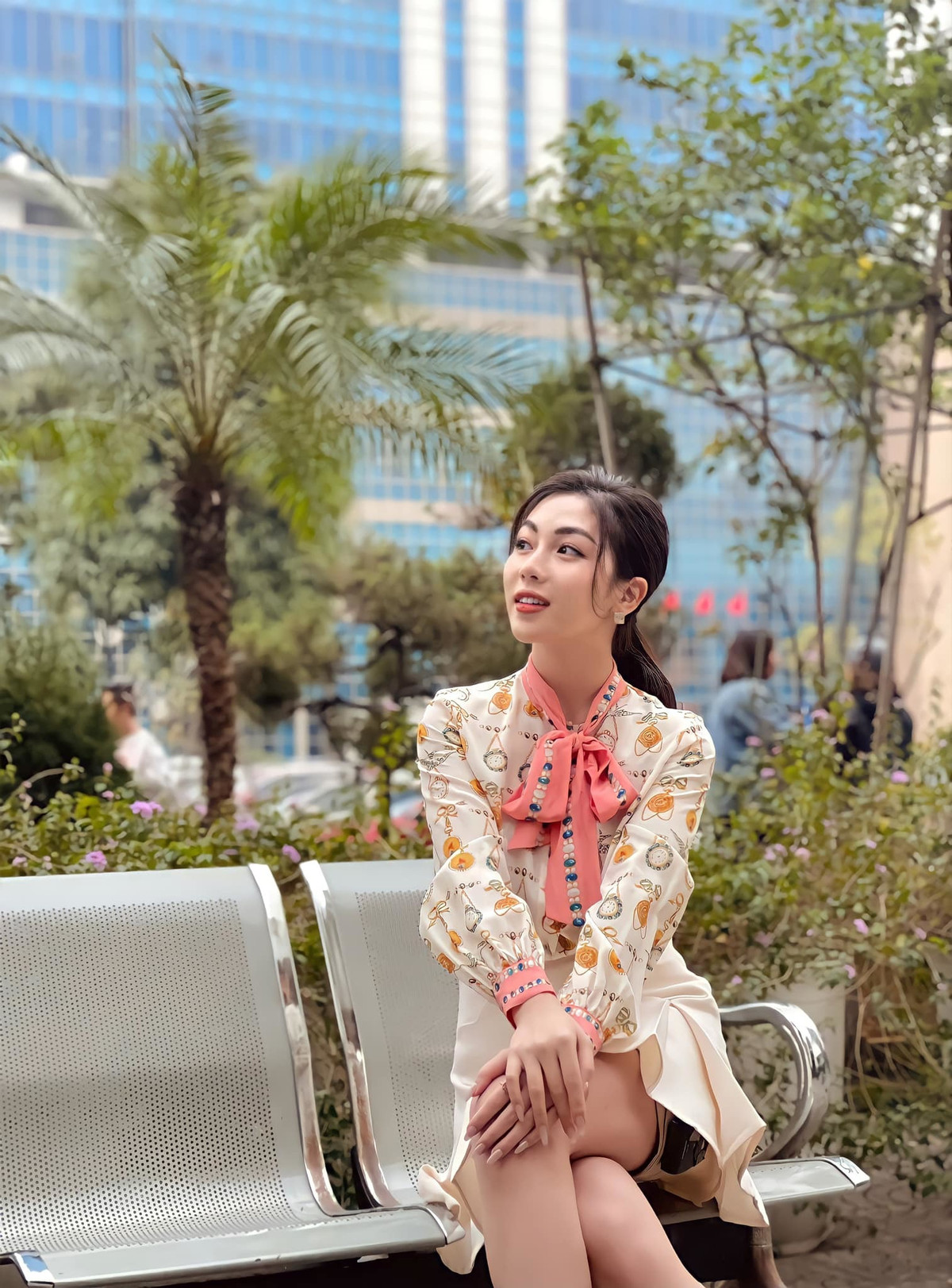 Dù vai diễn chỉ xuất hiện thoáng qua và ngắt quãng ở các tập nhưng nhan sắc của nữ diễn viên vẫn gây chú ý.