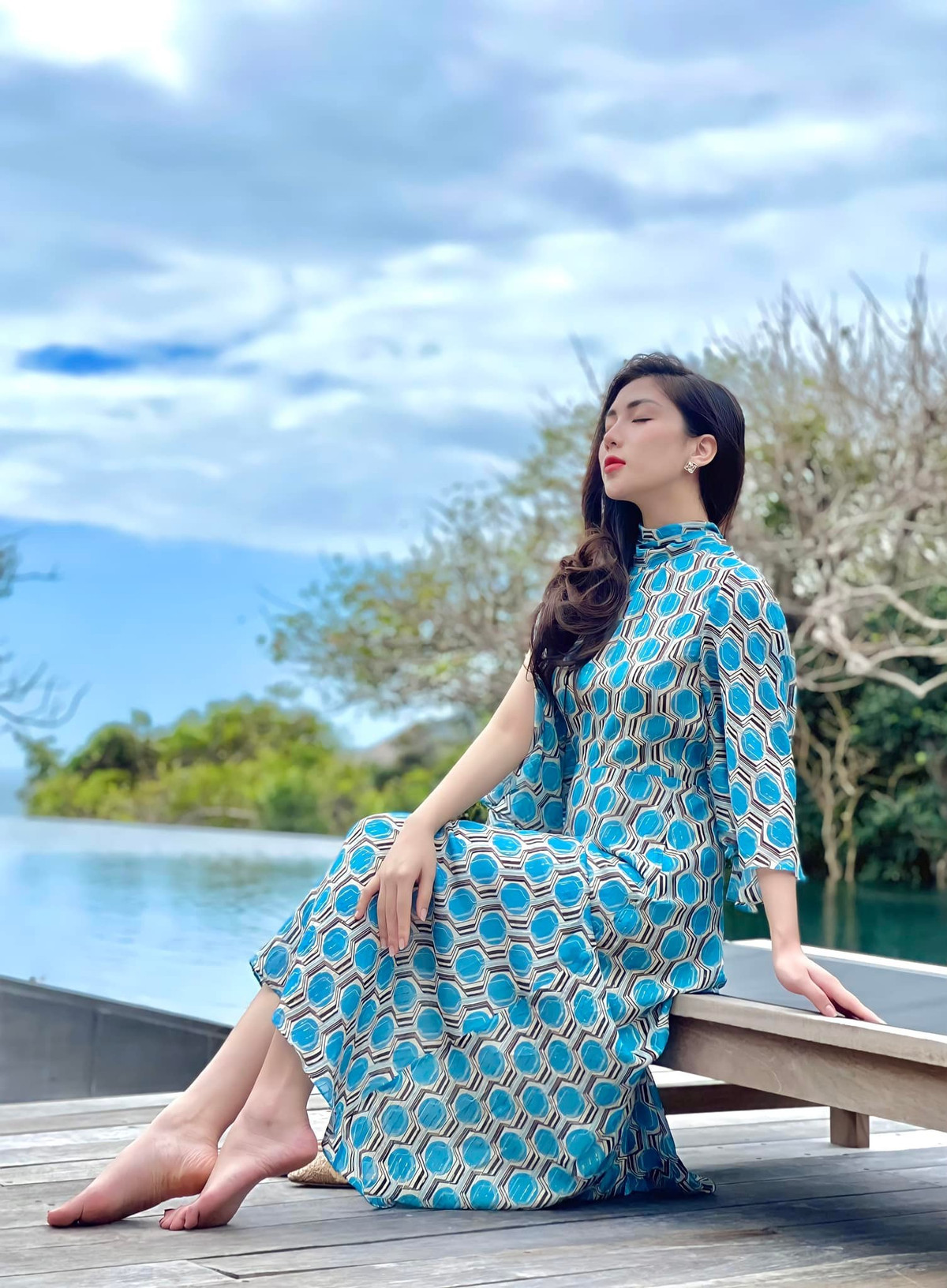 Phố trong làng là bộ phim thứ 2 Đào Thúy Hường góp mặt dù chỉ là đóng vai phụ.