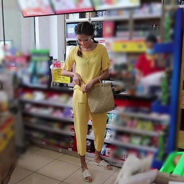 ặc biệt, dưới camera thường, "Thuý Liễu" còn để lộ làn da đen nhẻm, vòng 3 lép kẹp khiến người xem mém không nhận ra.