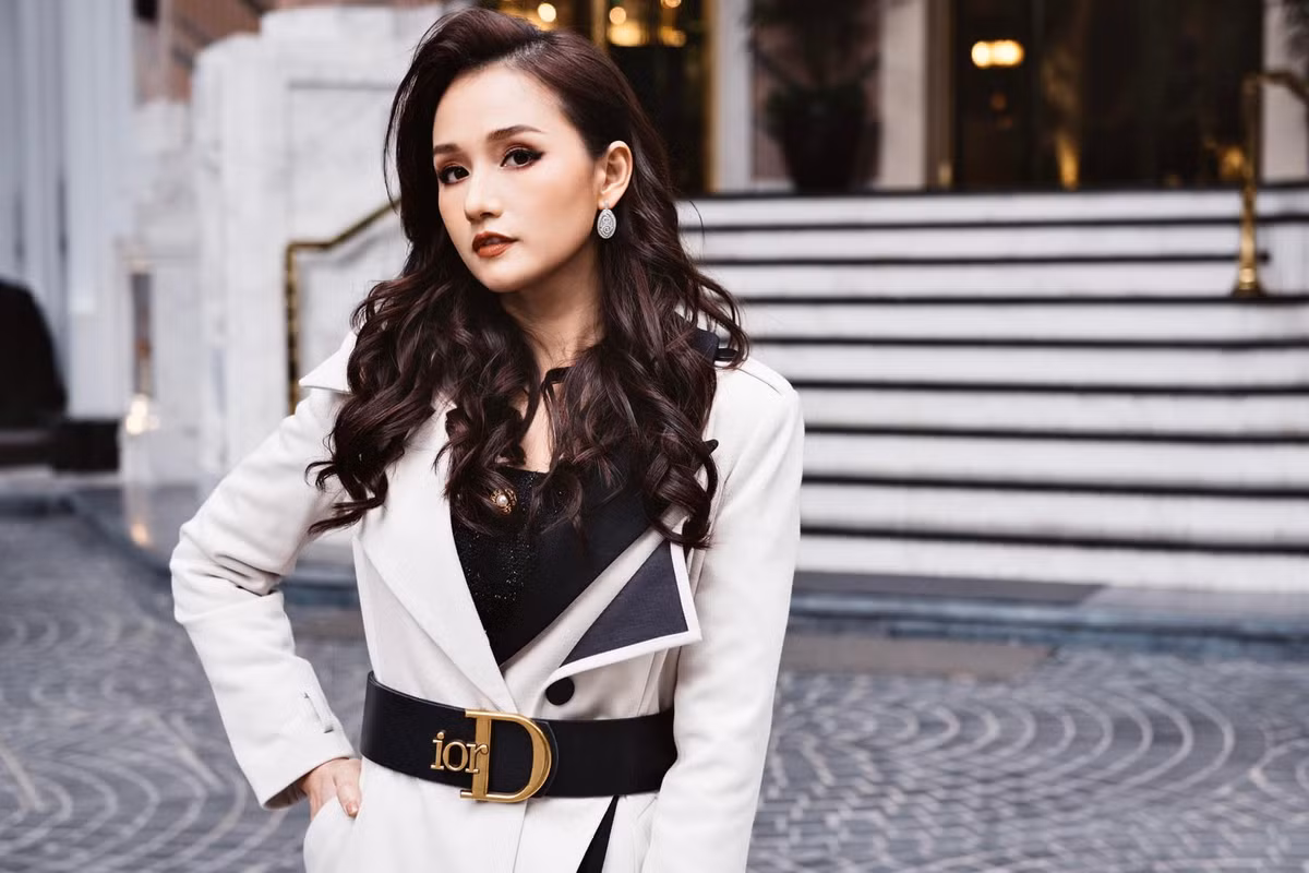 Lã Thanh Huyền đẹp sắc lạnh.