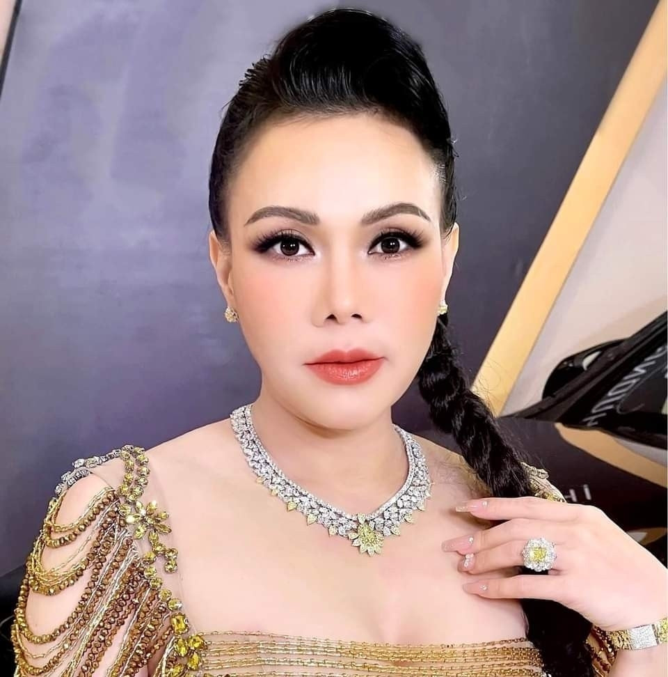 Việt Hương "vui rần rần nhưng đang quá tải".