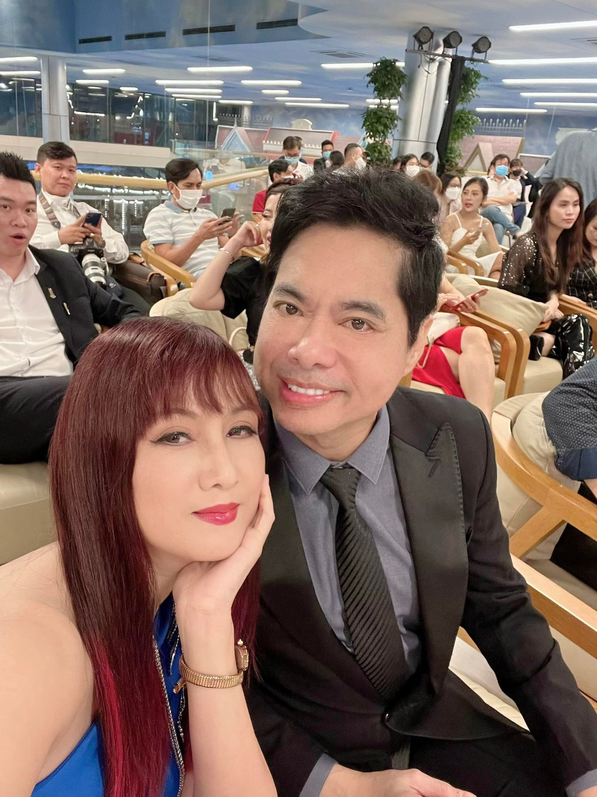 Hiền Mai thân thiết bên Ngọc Sơn.