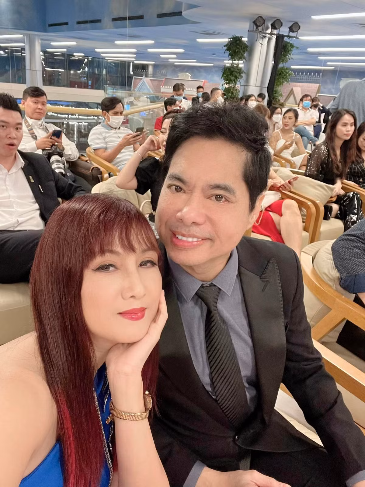 Hiền Mai thân thiết bên Ngọc Sơn.