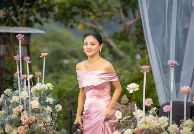 Văn Mai Hương hóa nàng thơ trong show diễn tại Đà Lạt.