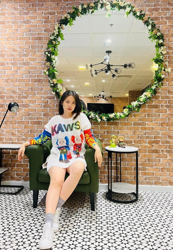 Sao Việt ngày 2/8: "Bờ môi này ăn cơm với cá / Đã bao giờ thơm má ai đâu", diễn viên Ngọc Lan tung "thính".