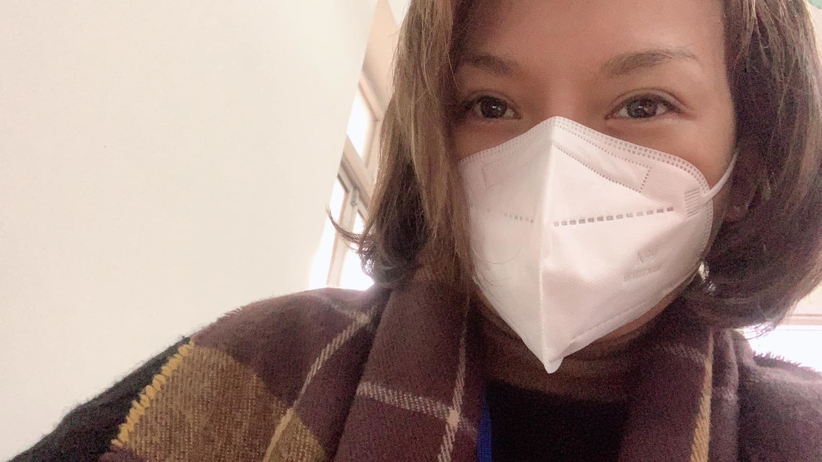 Ca sĩ Thái Thùy Linh thi giấy phép lái xe.