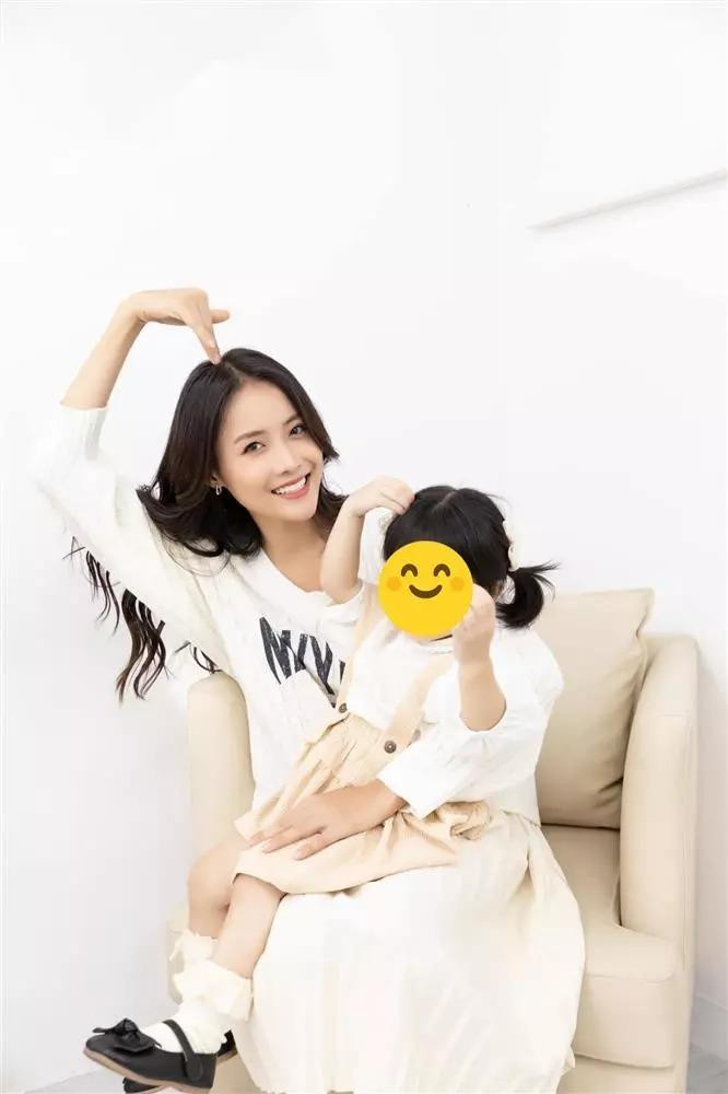 rước đó, Trương Mỹ Nhân gây chú ý khi có bài đăng khoe con gái 2 tuổi, tên thân mật Bona trên MXH