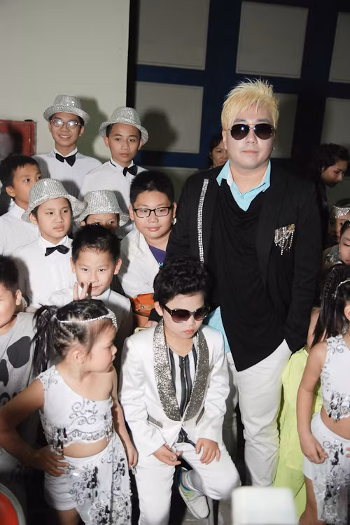 Mặc dù đến một đất nước xa xôi, Psy không hề tỏ ra lùng túng.