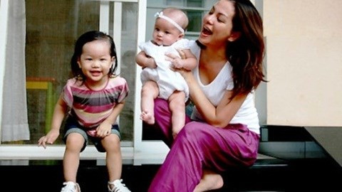 Ngọc Thúy và hai con gái cùng chồng đại gia cũ.