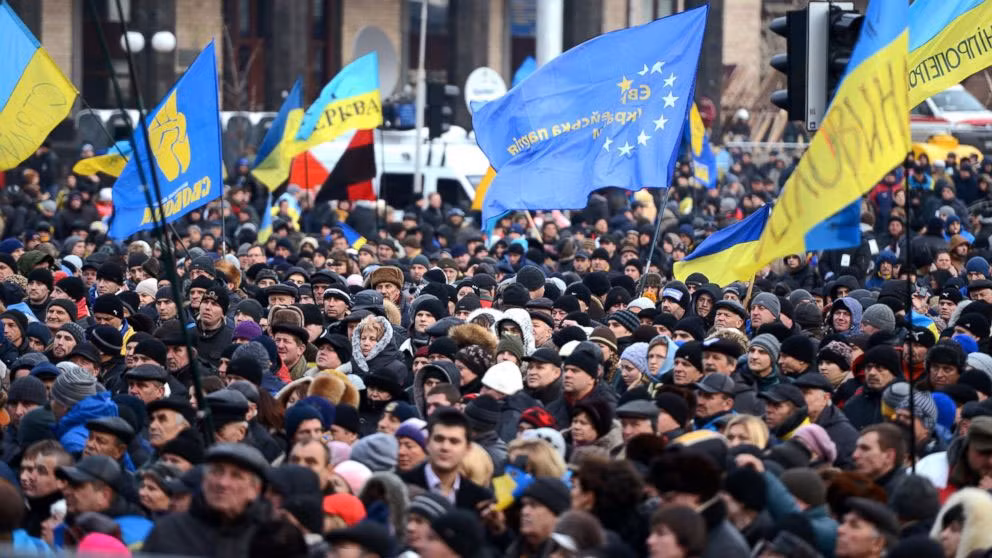 Người dân tập trung biểu tình ở Quảng trường Maidan, thủ đô Kiev.