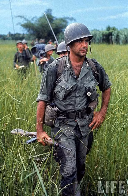 Lực lượng địch bảo vệ cảng Rạch Dừa gồm các đơn vị thủy quân lục chiến thiện chiến nhất của địch, sẵn sàng xả đạn vào đối phương, lực lượng người nhái và hàng trăm giang thuyền trang bị các loại vũ khí hiện đại, túc trực tuần tra.