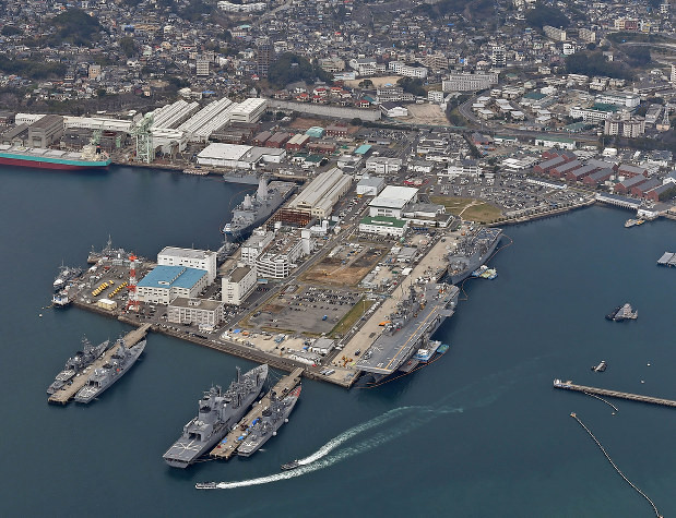 Hiện tại, Trung Quốc mới chỉ có duy nhất 1 căn cứ hải quân ở nước ngoài ở Djibouti, thuộc vùng Sừng châu Phi. Trong khi, Mỹ có gần 800 căn cứ quân sự đang hoạt động, ở hơn 70 quốc gia. Hệ thống căn cứ quân sự Mỹ ở nước ngoài như một “mạng lưới khổng lồ” phủ kín địa cầu, đủ sức để đương đầu với mọi yếu tố trên toàn thế giới.