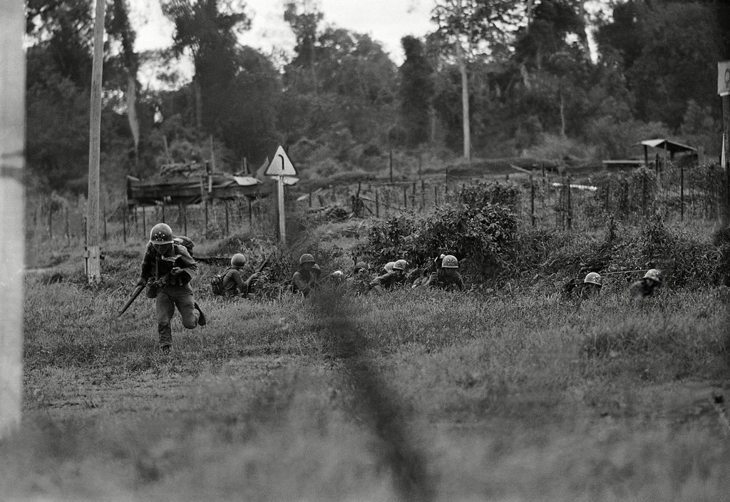 Với mục tiêu đánh điểm, diệt viện, đêm ngày 10, rạng sáng 11/5 tiểu đoàn bộ binh 271, 272, 840 và đặc công thị xã Phước Long cùng sự chi viện pháo binh, đã tiến công tiêu diệt chi khu quân sự Phước Bình. Địch nhanh chóng rút lui, do vậy chúng ta không tiêu diệt trọn được tiểu đoàn nào của địch.