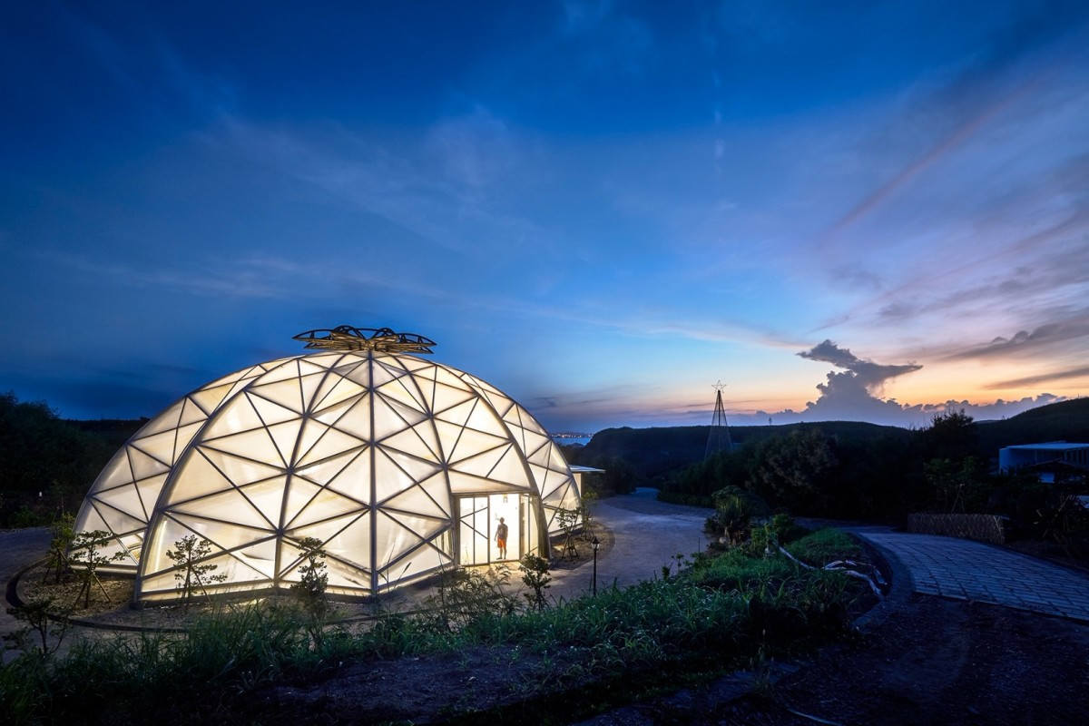 Quần đảo Bành Hồ bao gồm 90 hòn đảo nhỏ; khoảng cách gần nhất đến đảo Đài Loan là khoảng 24 hải lý và đến Hạ Môn, Phúc Kiến (thuộc Đại lục) là khoảng 75 hải lý. Trước đó, Đài Loan đã triển khai radar tầm xa và tên lửa hành trình chống hạm Hùng Phong 2 và tên lửa đất đối không Thiên Cung 3 trên hòn đảo này.