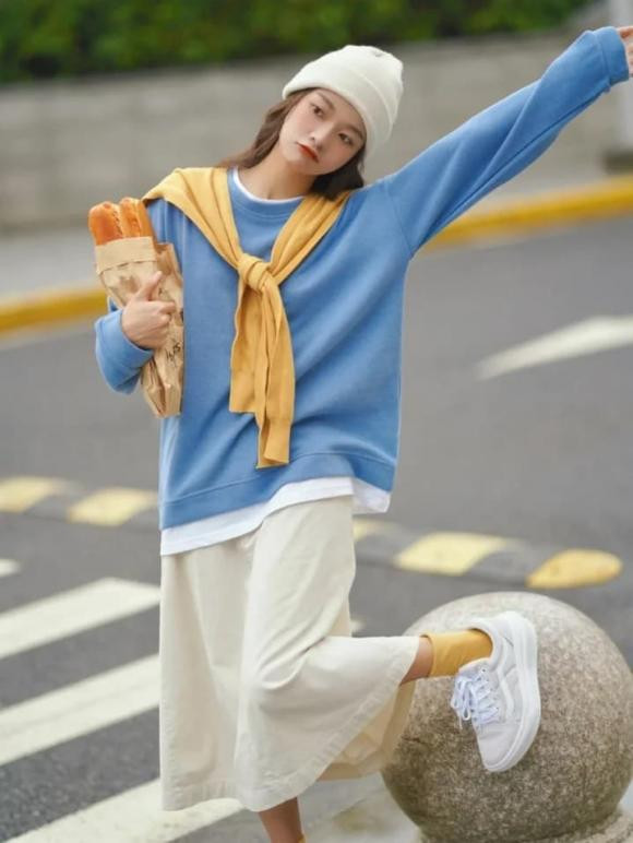 Song Tử (21/5 - 20/6): vàng, lục, lam. Song Tử sẽ có nhiều cơ hội để “sải cánh” vào năm 2024 như đi du lịch nước ngoài, học cao hơn, thay đổi công việc và thậm chí là nhập cư. Những Song Tử muốn thử sức ở môi trường mới có thể lên kế hoạch cẩn thận! Năm nay sẽ thích hợp hơn nếu bạn thử kết hợp màu vàng, xanh lá cây, xanh lam hoặc tương phản để thể hiện tâm hồn thú vị và đón nhận những thay đổi đa dạng.