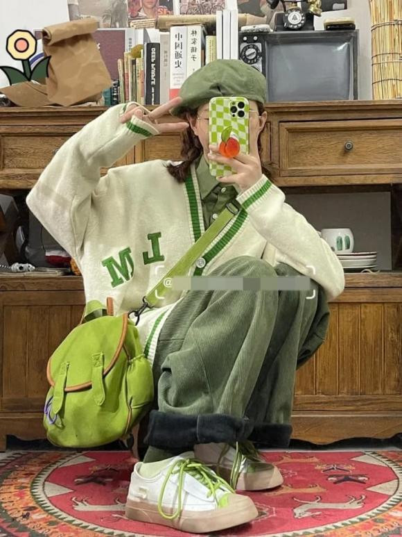 Song Ngư (19/2 - 20/3): trắng sáng, xanh táo. Song Ngư sẽ có vận may về “nhà cửa và gia đình thịnh vượng” vào nửa cuối năm 2024. Những ai muốn chuyển nhà hoặc mua nhà có thể nắm bắt cơ hội! Ngoài ra, chỉ cần Song Ngư tiếp tục tiến về phía trước một cách thực dụng và tìm được sự cân bằng giữa lý tưởng và thực tế thì khó khăn nào cũng có thể vượt qua. Năm nay, bạn có thể muốn mặc hai gam màu tươi sáng là trắng và xanh lá cây để mang lại tâm trạng vui vẻ cho mình.