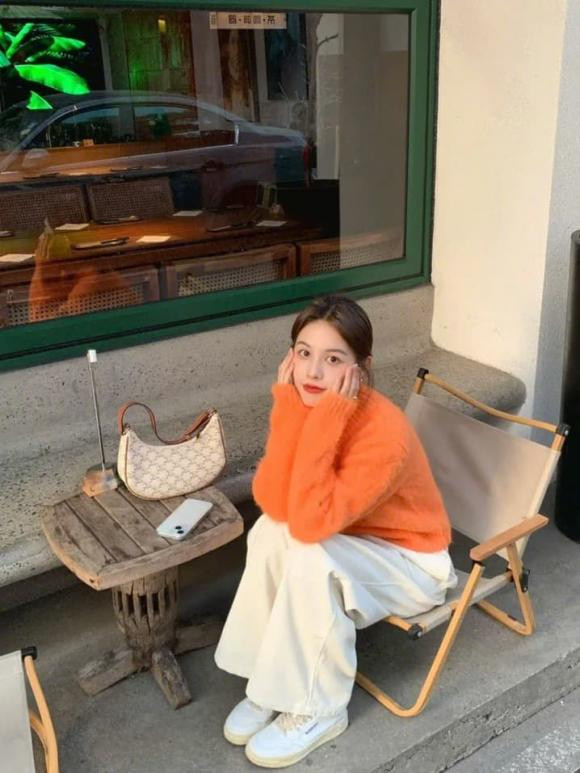 Bạch Dương (21/3 – 19/4): hồng, cam. Dương sẽ có vận may tài chính dồi dào trong năm mới, thật đáng ghen tị khi có cơ hội kiếm tiền thông qua các sản phẩm mới, công nghệ mới và mô hình quản lý tài chính mới! Những màu sắc phù hợp với bạn năm nay cũng rất được ưa chuộng, đó là những gam màu ấm áp, tươi sáng như hồng đào, hồng, cam, bạn có thể phối theo những màu này nhé!